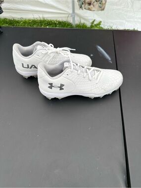 Under Armour White softball Cleats - women’s Athletic Turf Shoes